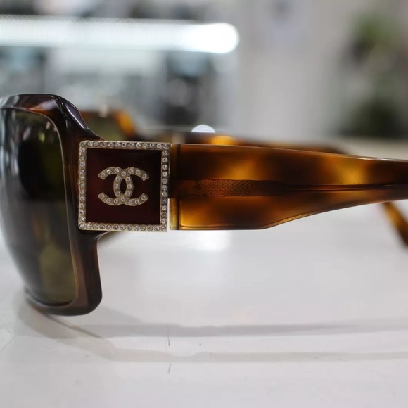 Chanel tortoise rhinestone large sunglasses main image 9
